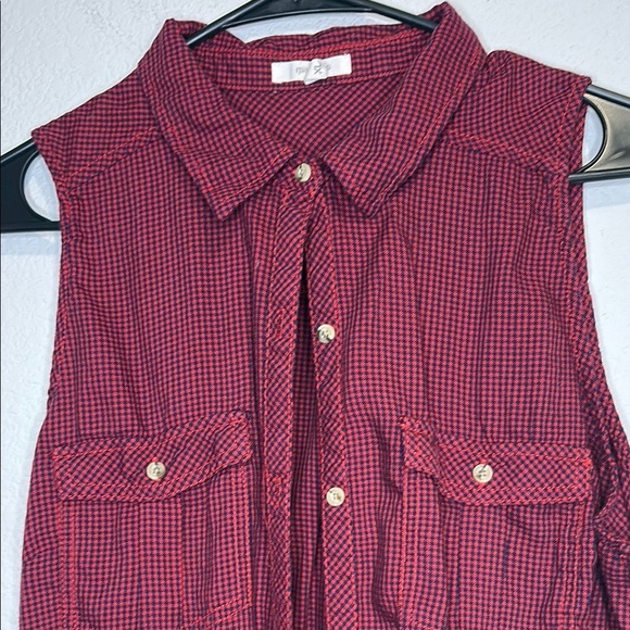 Maurices XL red and navy blue gingham Sleeveless Button-Down collared Shirt - Picture 3 of 5